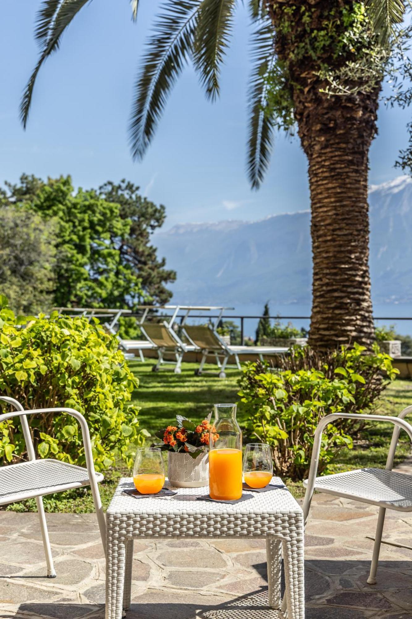Hotel Meandro - Lake View Gargnano Exterior photo