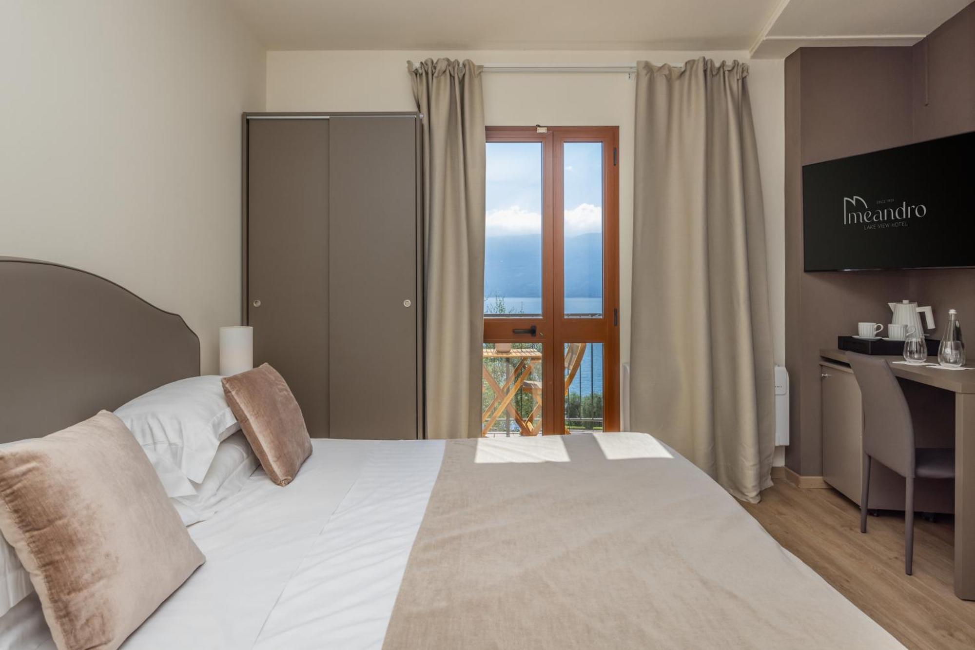 Hotel Meandro - Lake View Gargnano Exterior photo