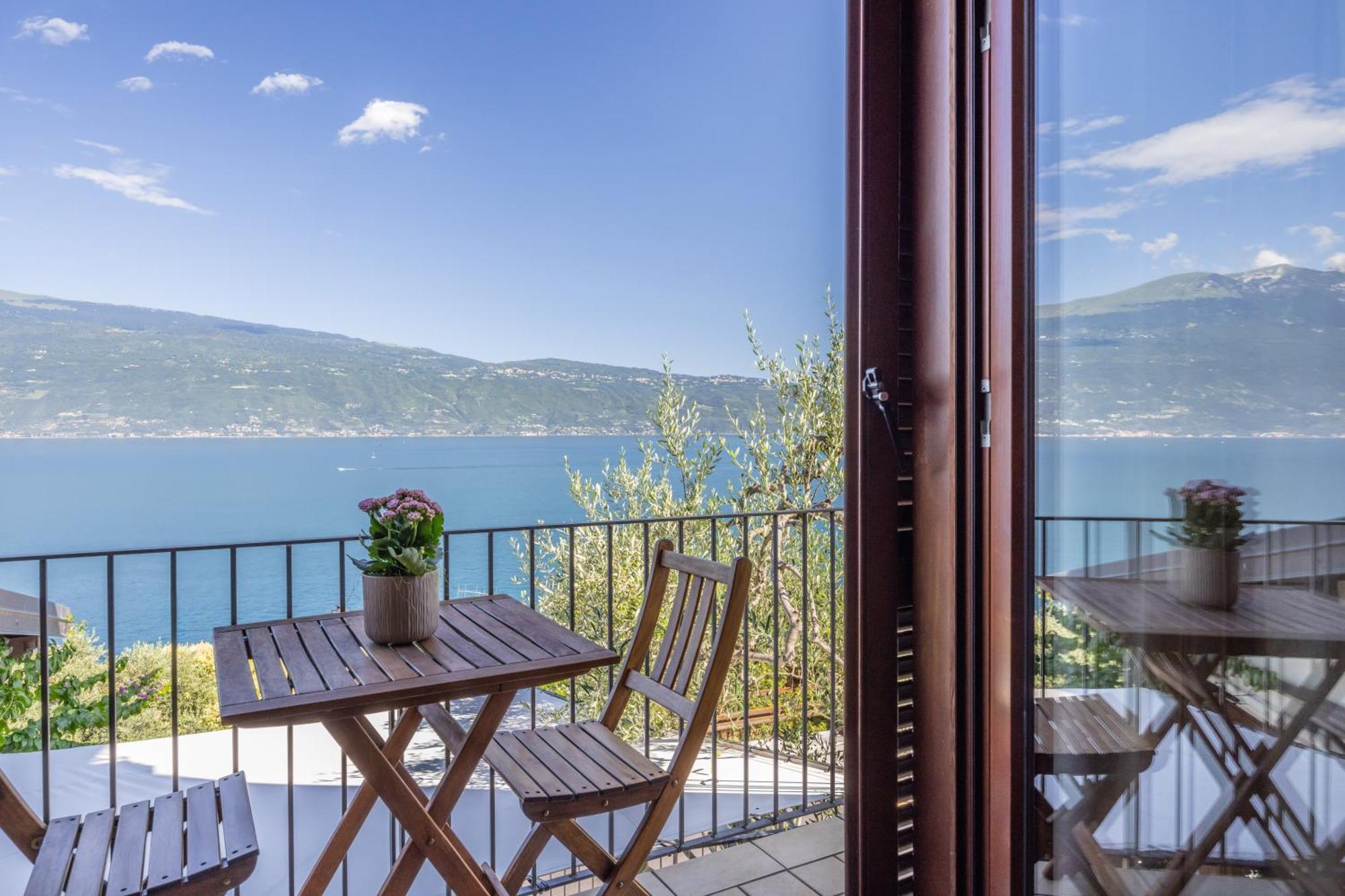 Hotel Meandro - Lake View Gargnano Exterior photo