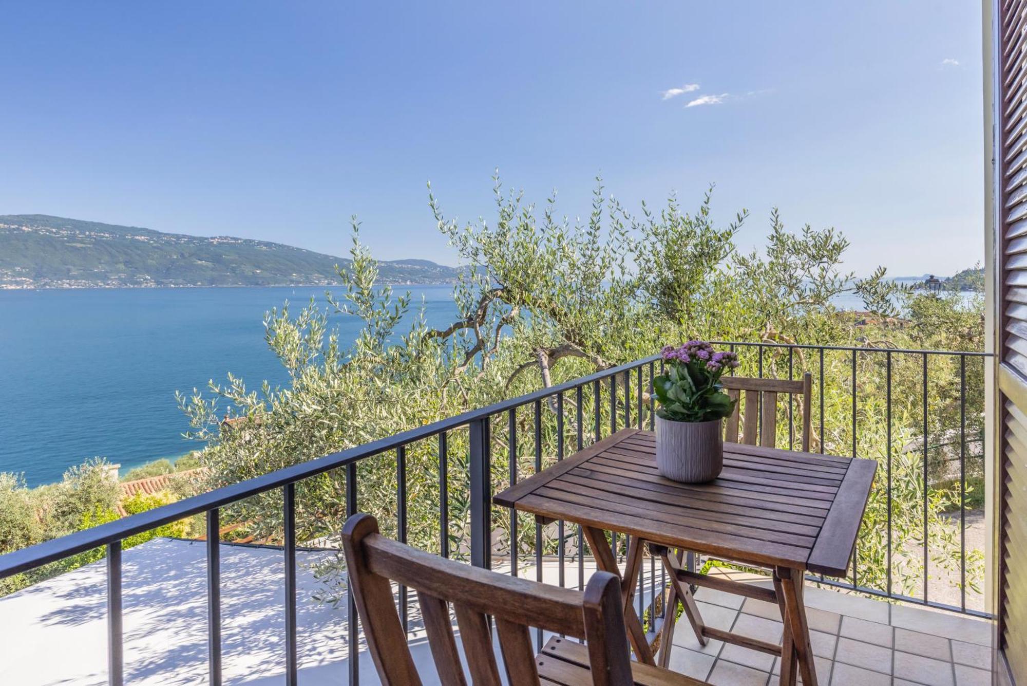 Hotel Meandro - Lake View Gargnano Exterior photo